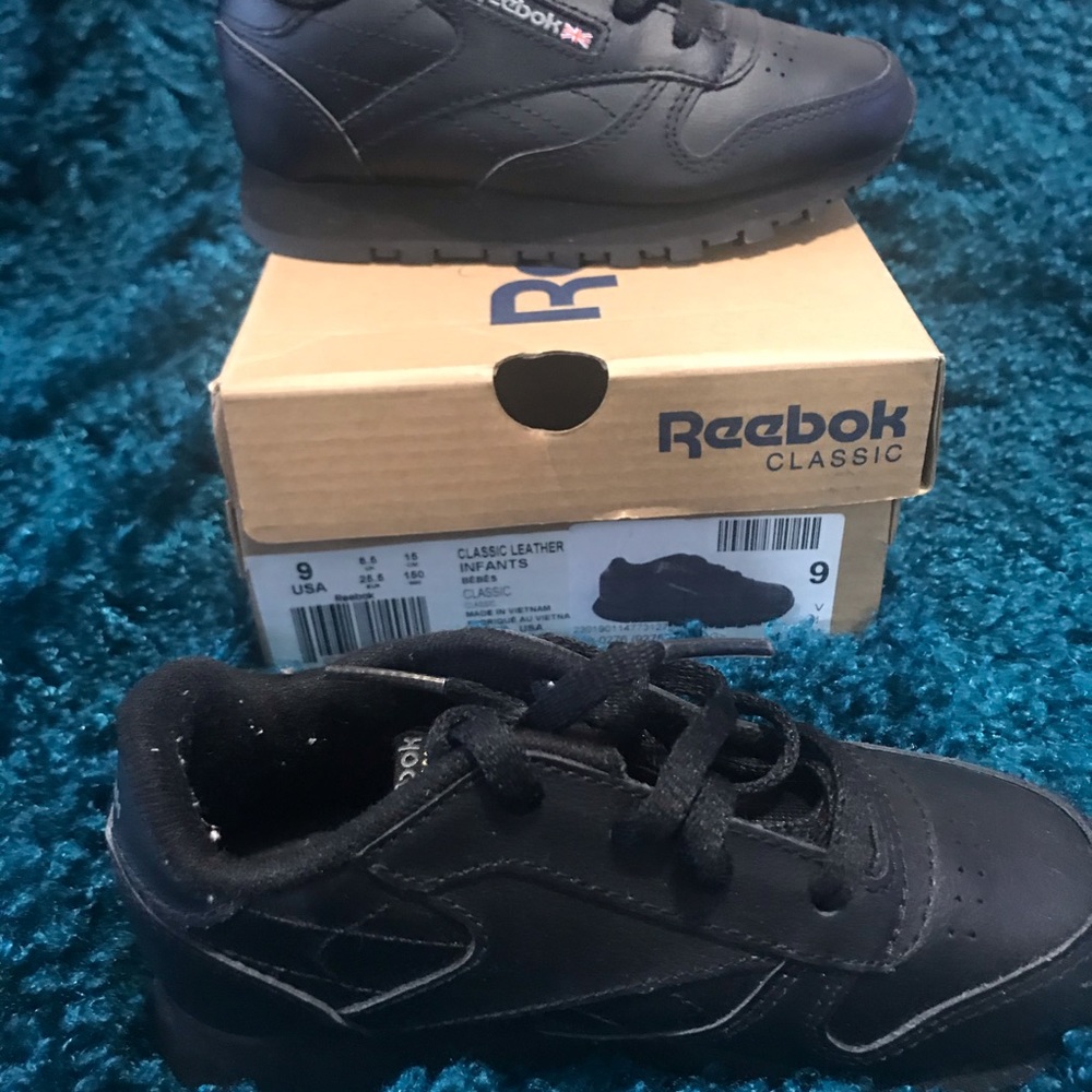Reebok Classic - Picture 2 of 5